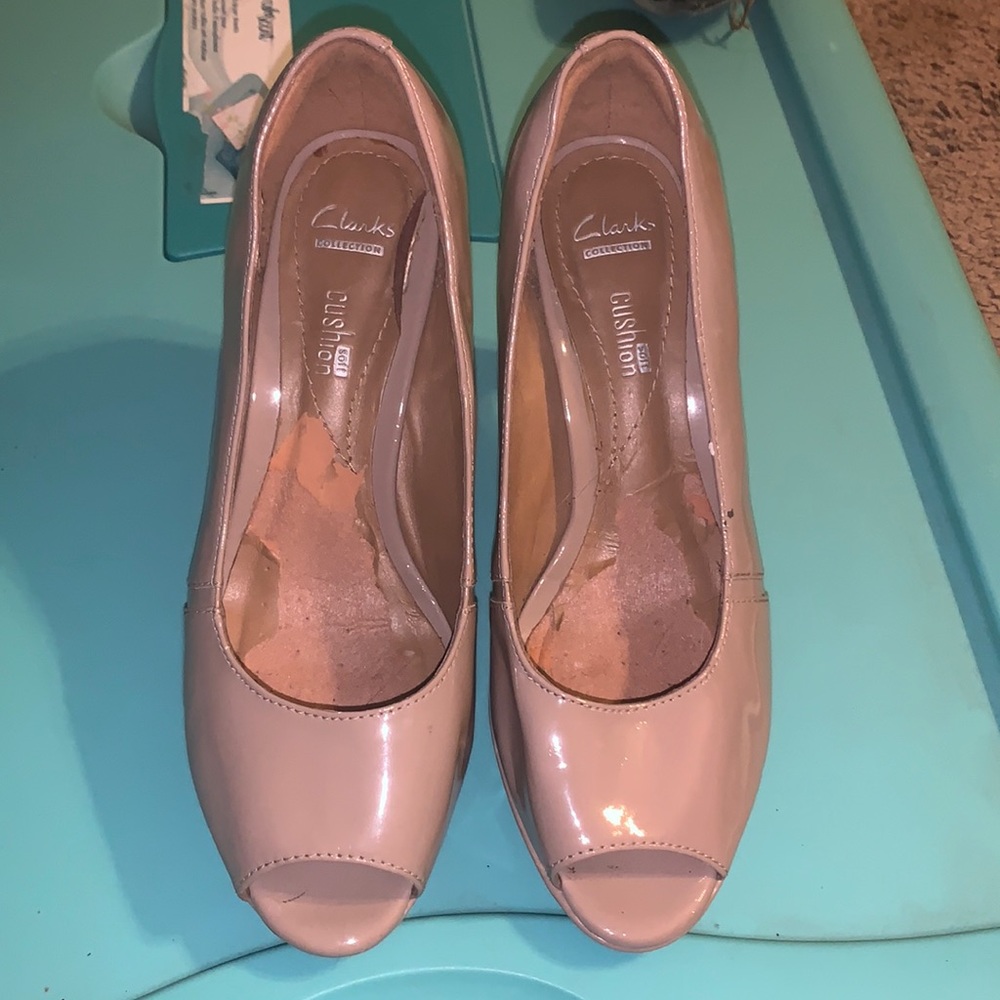 Tan clarks heels